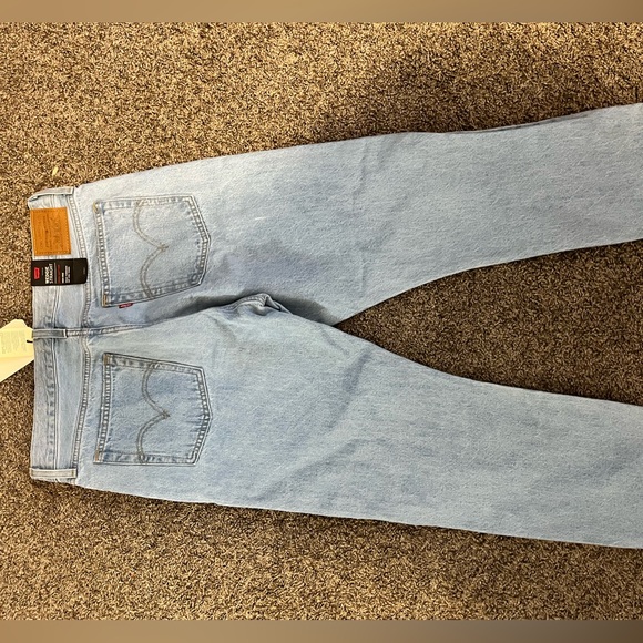 Levi’s Wedgie Straight NWT - Picture 4 of 6